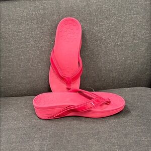 Vionic Women's Vibrant Pink Sandals